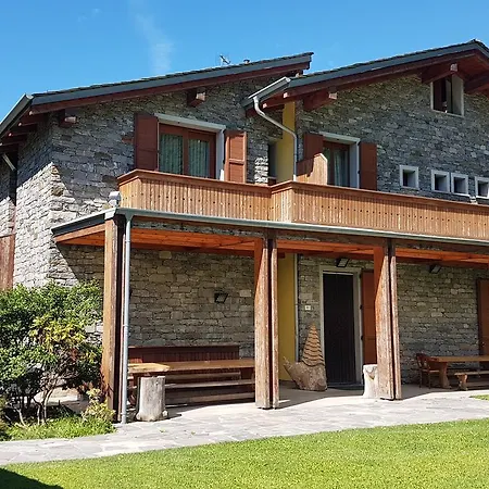 Agriturismo Il Capretto ファームステイ Talamona